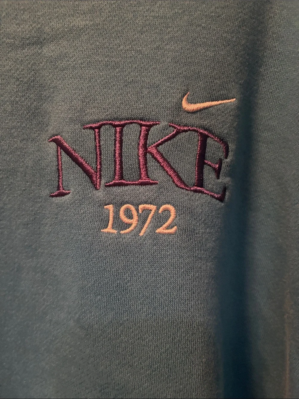Nike Women's Teal Blue Crewneck Sweatshirt